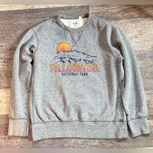 Vintage-style Yellowstone sweatshirt by Tailgate size XL
